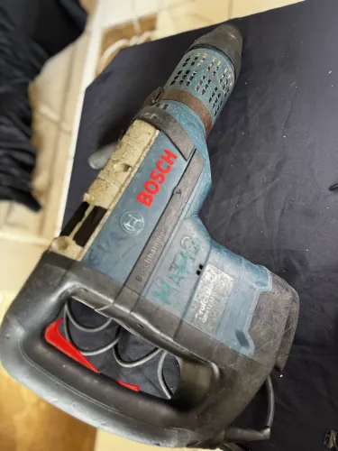 MARTELETE BOSCH GBH 12-52 D PROFISSIONAL ORIGINAL ?