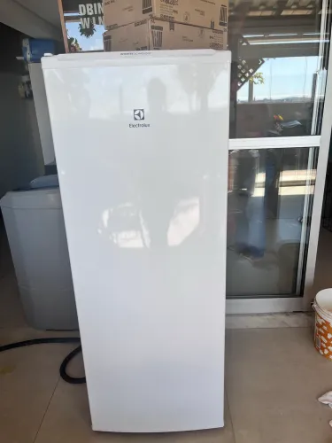 Freezer vertical Electrolux 197L 127V