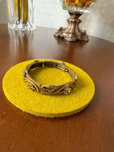 Pulseira bracelete dourado com pedras 