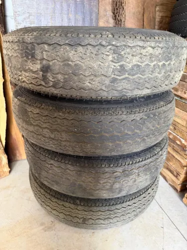 Pneus 7.35-14 pirelli