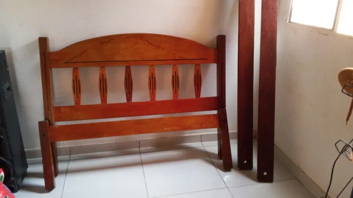 Cama de madeira