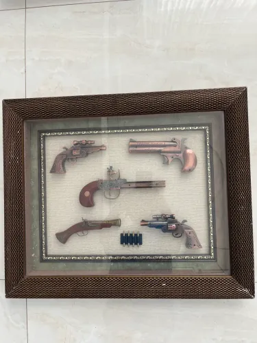Quadro réplica de armas.