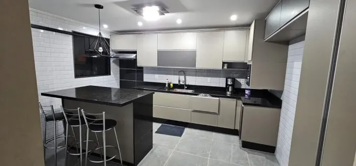 Casa para venda possui 180 metros quadrados com 3 quartos