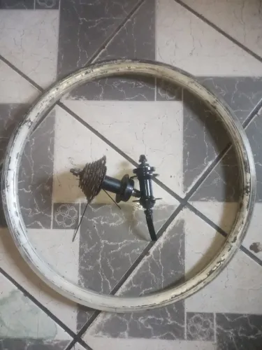 Dois cubos para feio a disco e um aro 26