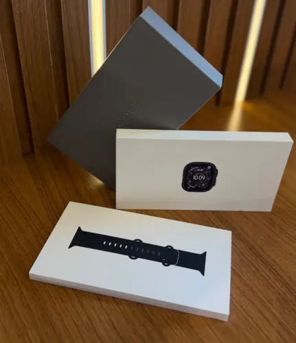 Apple Watch Ultra 3 GPS + Cell Preto Titânio 49mm - Novo