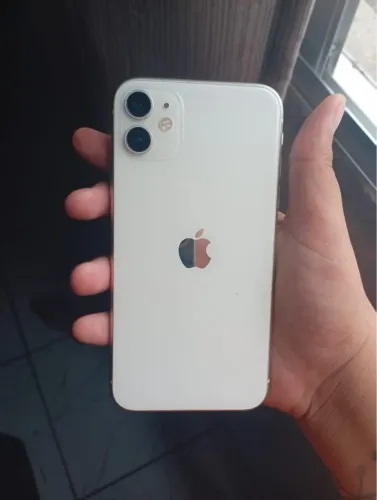 iPhone 11 128GB Branco