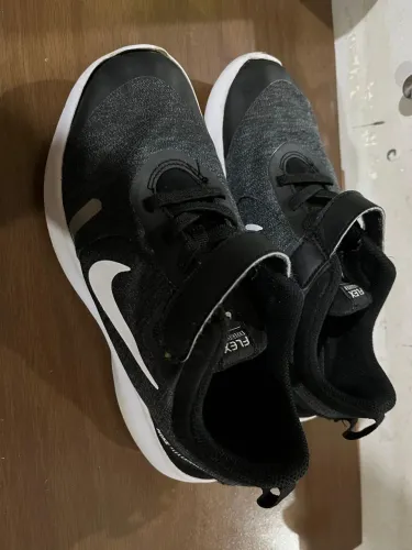 Tênis Nike TM 33