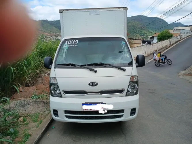 Bongo K 2500 baú. Roda revisada, pronta pra rodar