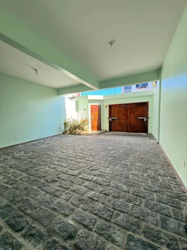 CASA DUPLEX ALTO PADRÃO NO JARDIM VITÓRIA - CONFORTO, ESPAÇO E LOCALIZAÇÃO PRIVILEGIADA<br>