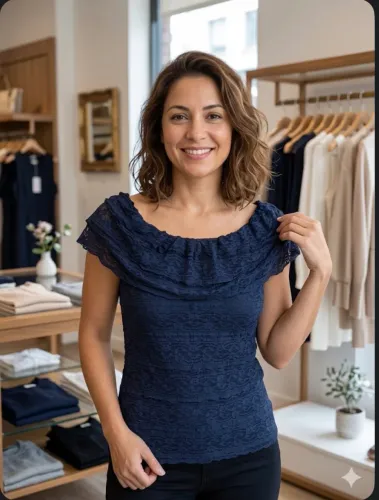 Blusa By Word em renda ? Modelo ombro a ombro