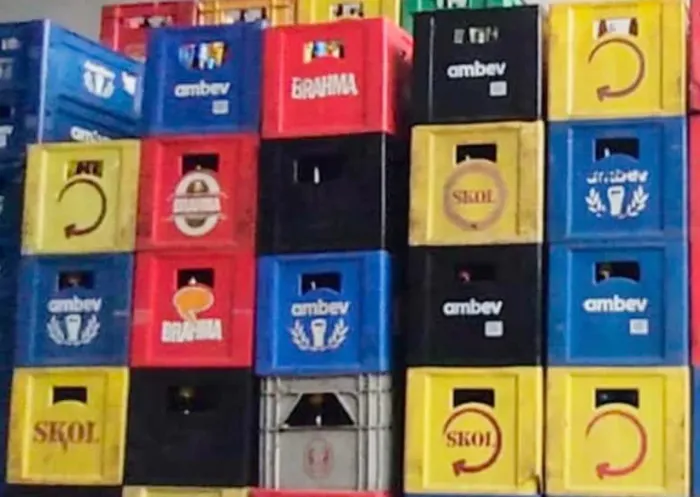 Caixas de cerveja com vasilhames 
