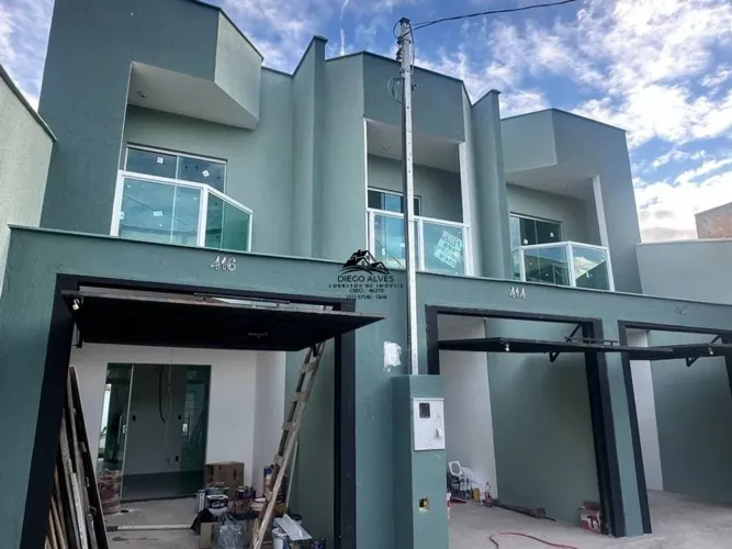 Linda Casa Geminada Duplex à Venda no Bairro Monte Verde Betim/MG