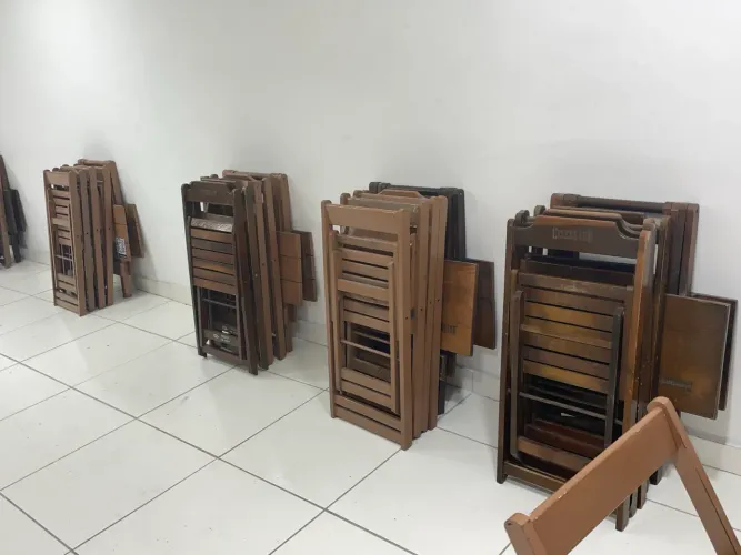 Mesas e cadeiras