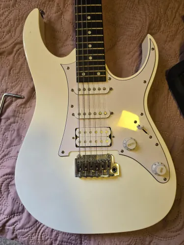  Set Completo de Guitarra: Ibanez + Peavey + Zoom