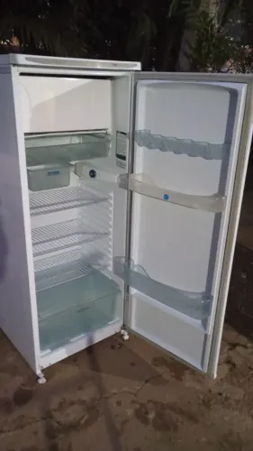 GELADEIRA 320LTRS FUNCIONANDO PERFEITAMENTE 