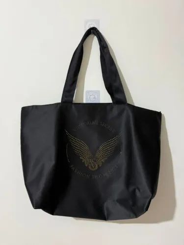 bolsa tote bag victoria's secret fashion show 2025 preta usada em bom estado