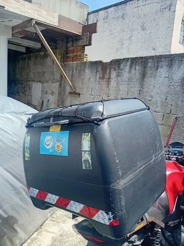 Vende-se bau de 100 litros somente venda