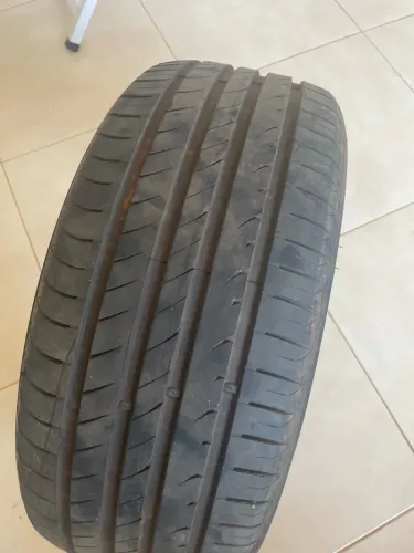 Pneu 245/45 18