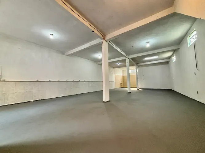 PONTO COMERCIAL 140m2 - Raíz - Entre Av Tefé e Silves - Com Escritório