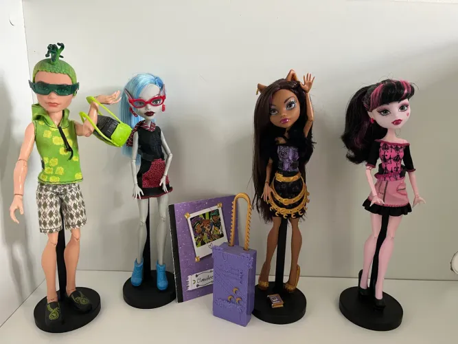 LOTE MONSTER HIGH SCARIS