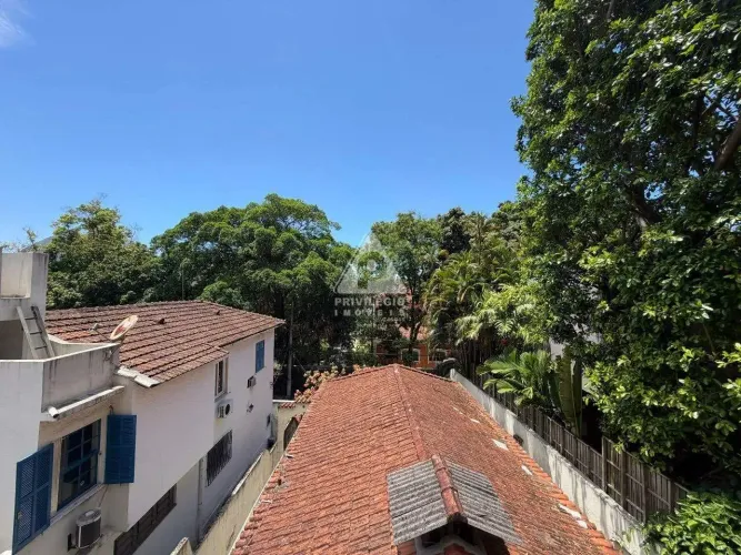 Casa de 5 Quartos no Alto Jardim Botânico: Potencial Incrível para Reforma e Investimento