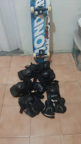 Skate hondar semi novo + kit proteção e pneus reserva