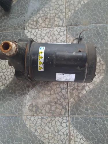 Bomba de puxar água (poço artesiano (