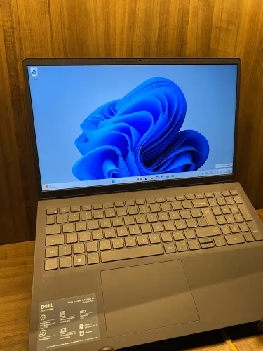 DELL INSPIRON 15 3520 i5 12th 8gb RAM