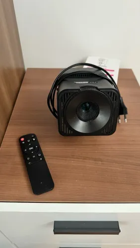 Projetor Multimídia com Controle Remoto