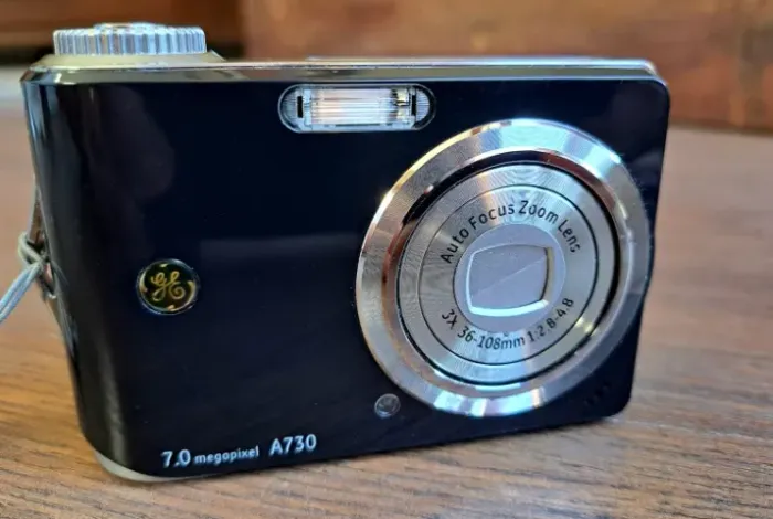 Câmera Digital GE A730 - Excelente estado - Como nova!
