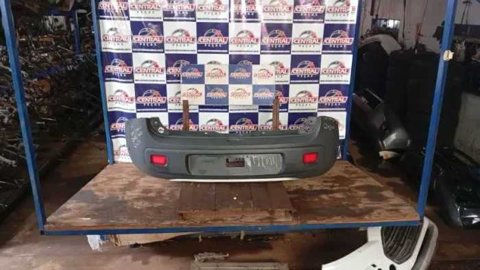 para-choque traseiro original para o Fiat Uno Vivace e Way dos anos 2011 a 2014.