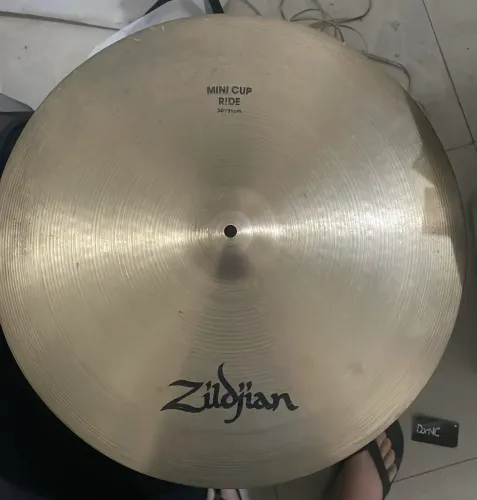 Ride Zildjian Avedis - Mini Cup 20?
