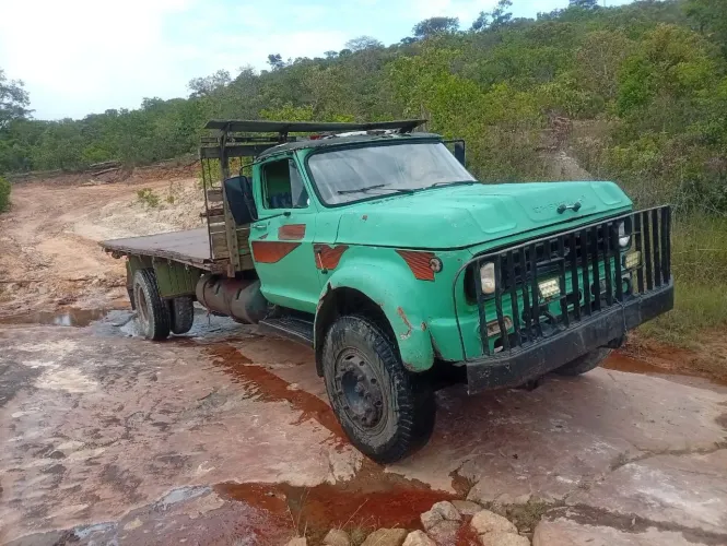 Vendo caminhão