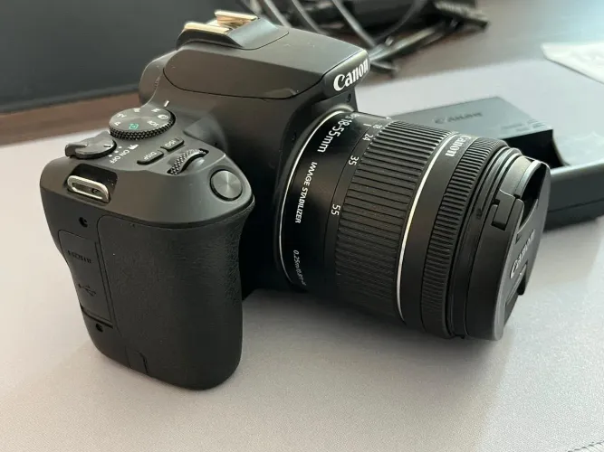 Câmera Canon SL3