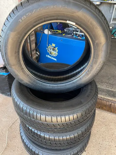 Jogo de pneus pirelli 185/65/15