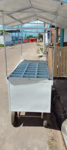 Vende -se um carinho de lanche novinho ainda não foi usado