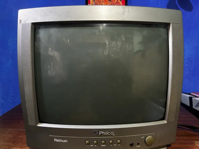 TV Philco 14" Antiga c/ controle Remoto