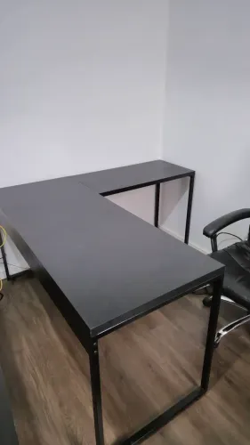 Mesa grande em L para escritório