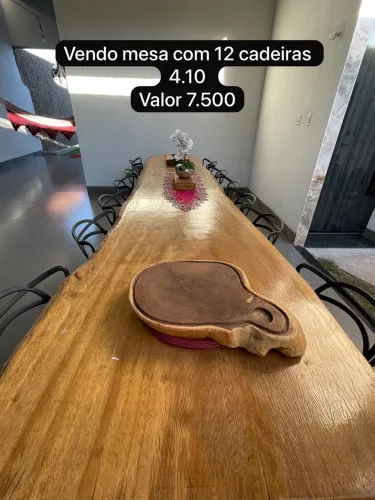 Vendo mesa madeira 4.10 oportunidade com 12 cadeiras