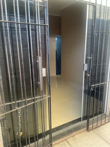 Alugo casa e um kit net mobiliado 