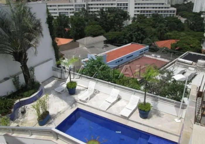 Sobrado à venda no Jardim São Bento,765m² ,05 Suítes, 09 Banheiros e 05 Vagas.
