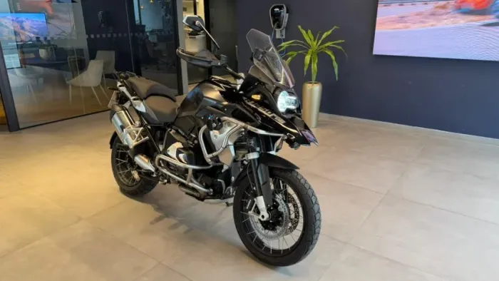 R 1250 GS TRIPLE BLACK 719 2024