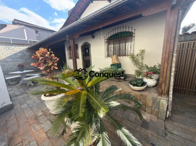 Excelente Casa Linear com 4 Quartos à Venda no Bairro Arvoredo Contagem/MG
