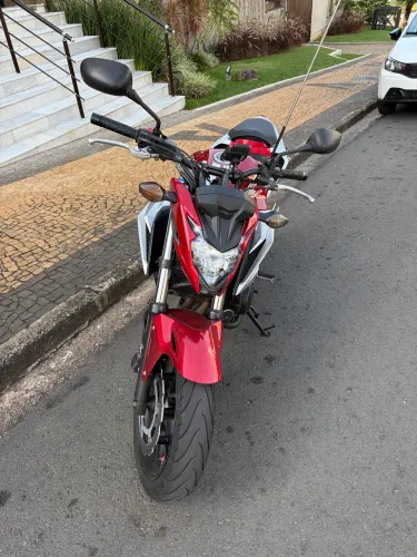 CB 500 F raridade sem detalhes