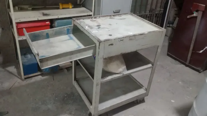 Armário carrinho de oficina com uma gaveta