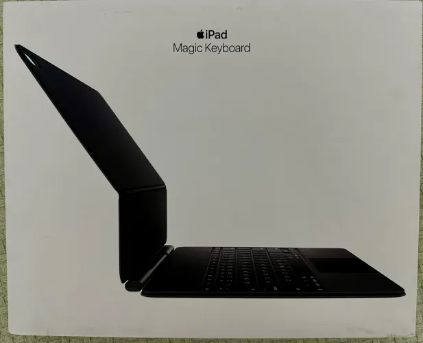 Magic Keyboard iPad Air 13 M4 - Novo, sem uso, na caixa - Perfeito estado