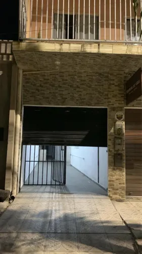 Aluga casa com ponto comercial