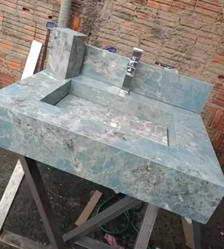 Pia de Banheiro em Porcelanato Esculpido + Torneira