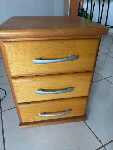 Mesa cabeceira madeira maciça 