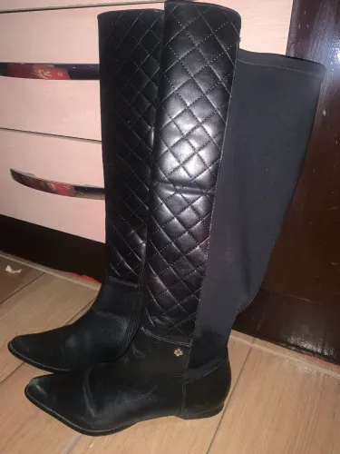 Bota couro Capodarte Matelassê bico fino